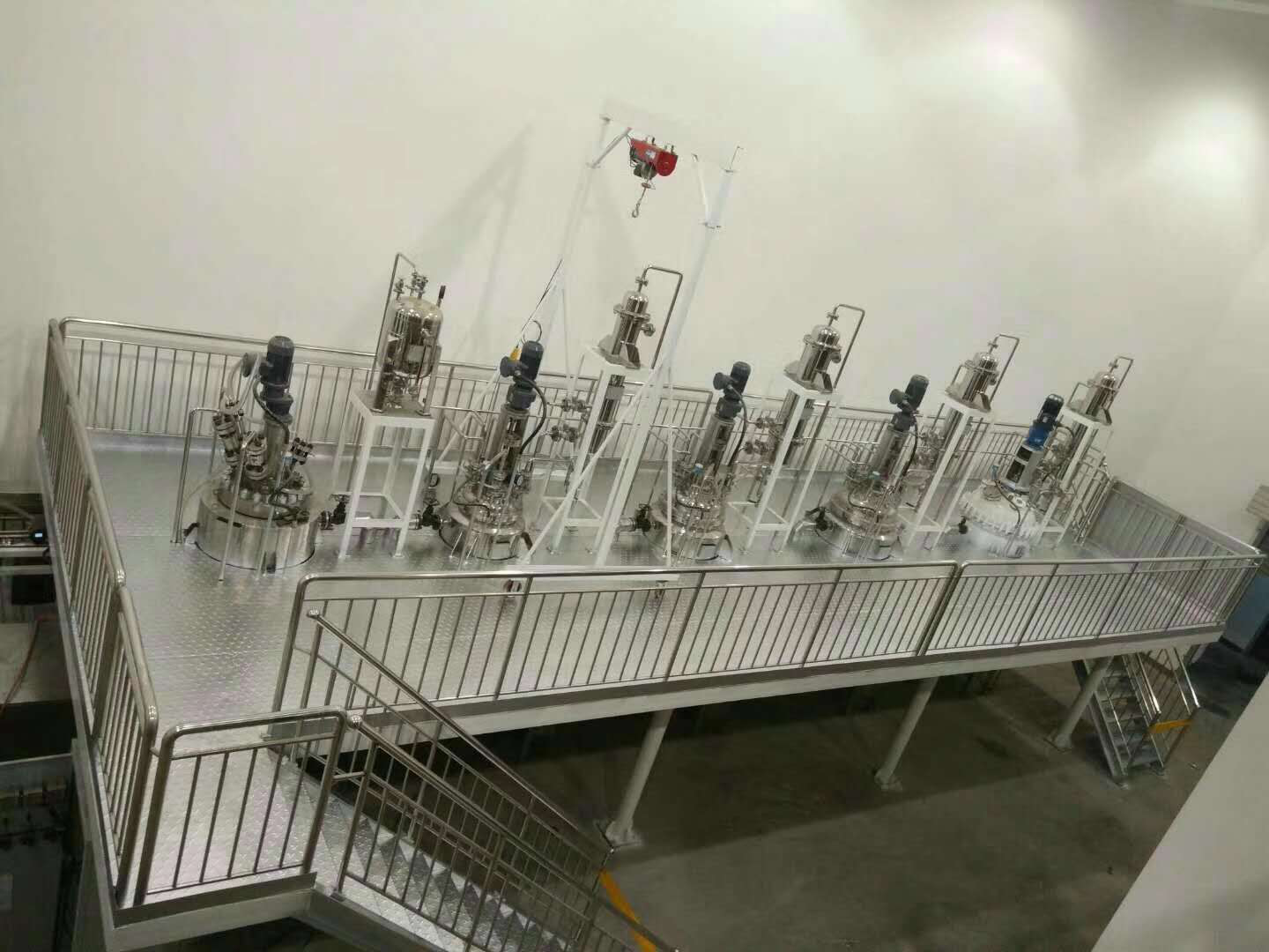 中試成套反應設(shè)備(1).png